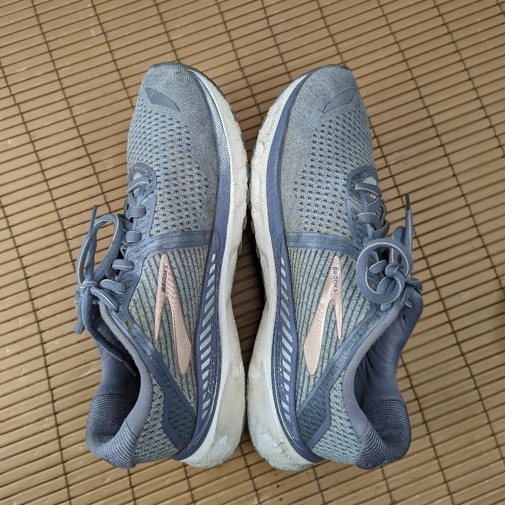 Brooks Womens Adrenaline GTS 20 1202961B073 Gray Running Shoes Sneaker Size 9.5B